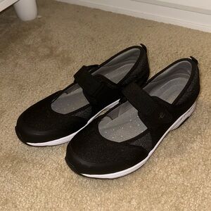 Easy spirit Mary Jane style sneakers nwt size 11w in black